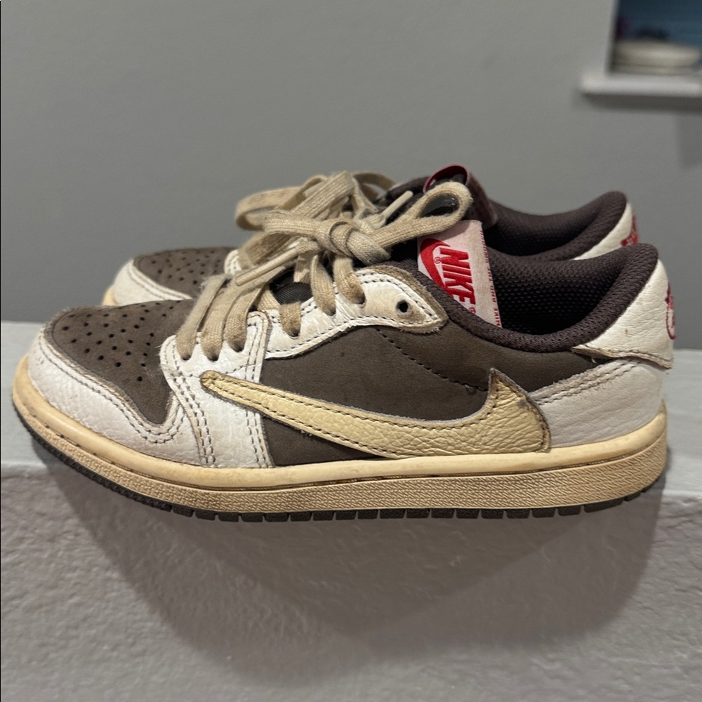 Travis Scott Kids Sneakers in Gray and Cream